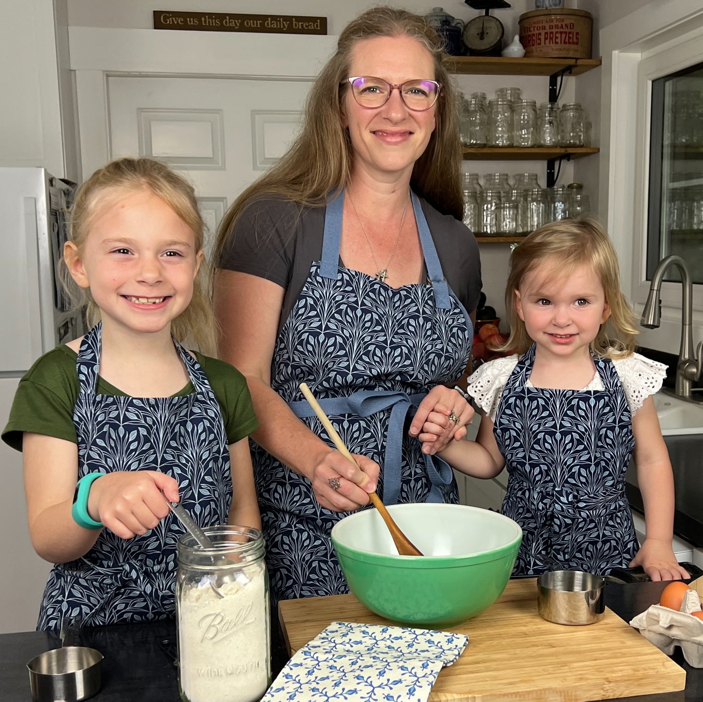 Apron-Children's | Glass Bouquet